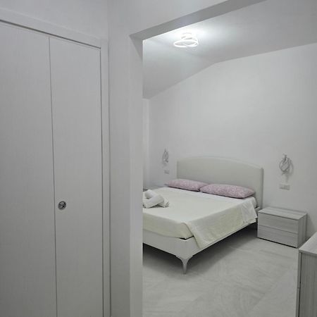 Guest House Tra Rocce E Mare ラ・マッダレーナ エクステリア 写真