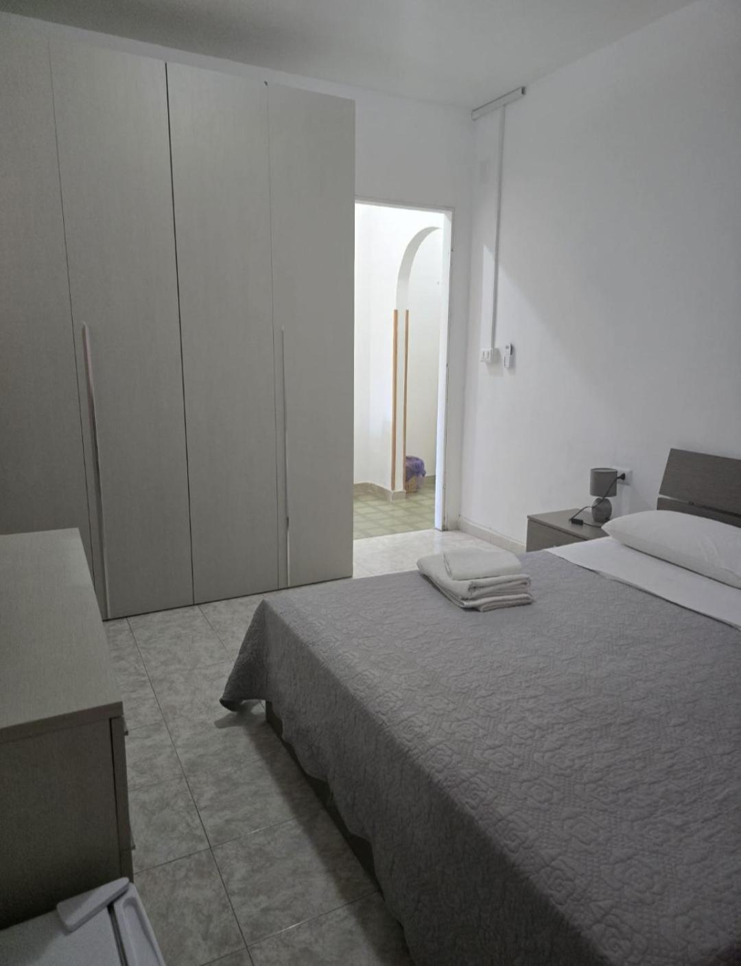 Guest House Tra Rocce E Mare ラ・マッダレーナ エクステリア 写真
