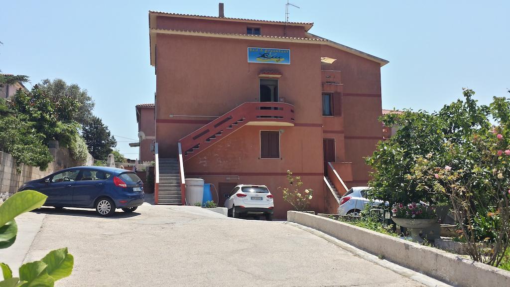 Guest House Tra Rocce E Mare ラ・マッダレーナ エクステリア 写真