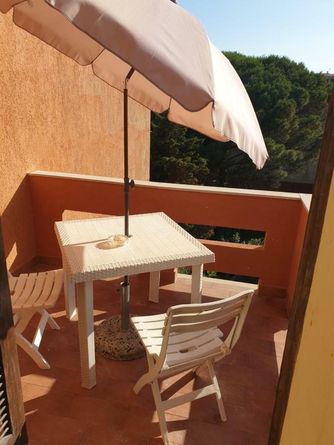 Guest House Tra Rocce E Mare ラ・マッダレーナ エクステリア 写真